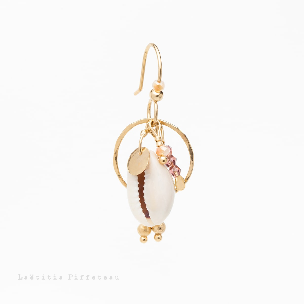 Boucle d'Oreille Cauri Coquillage et perles Swarovski Laëtitia Piffeteau