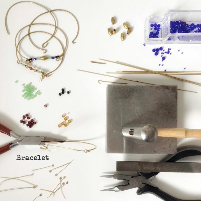 Atelier Bijoux Laëtitia Piffeteau Création d'un bracelet martelé pierres naturelles