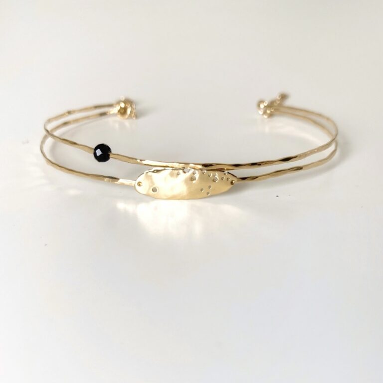 Bracelet Tandem Songe Laëtitia Piffeteau 2 joncs martelés plaqué or 24k et pierre spinelle noire