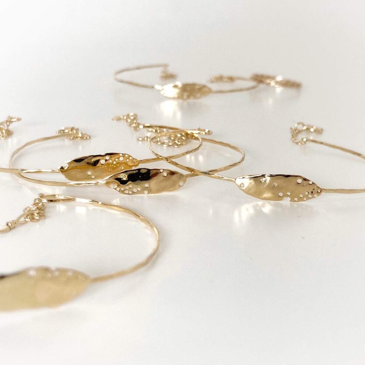 Bracelets Songe Laëtitia Piffeteau Pièces uniques plaqué or 24K martelés reliefs uniques