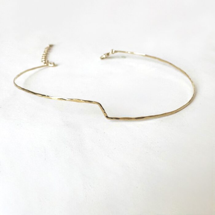 Bracelet Jonc martelé plaqué or Cheville Zéphyr packshot Laëtitia Piffeteau